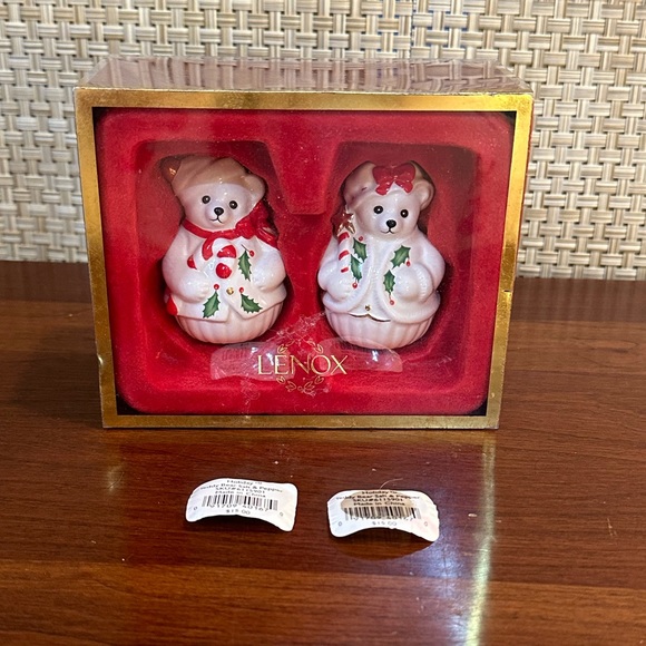 🎄🌟HP🌟VTG Lenox Holiday Bears Salt & Pepper Shakers Porcelain Hand Painted - Picture 5 of 12